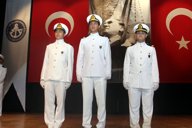 Piri Reis Üniversitesi'nde Mezuniyet Coşkusu galerisi resim 42