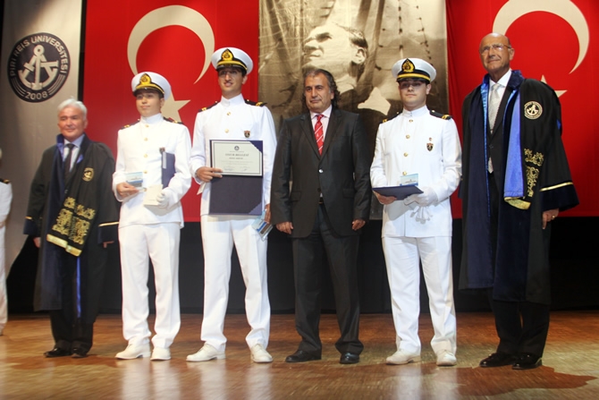 Piri Reis Üniversitesi'nde Mezuniyet Coşkusu galerisi resim 43