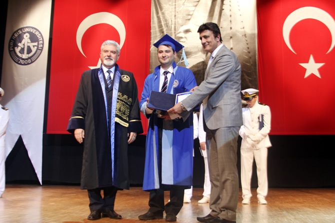 Piri Reis Üniversitesi'nde Mezuniyet Coşkusu galerisi resim 44