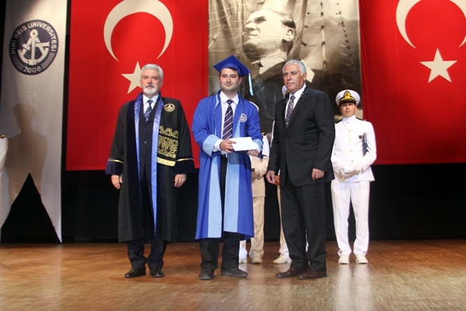 Piri Reis Üniversitesi'nde Mezuniyet Coşkusu galerisi resim 45