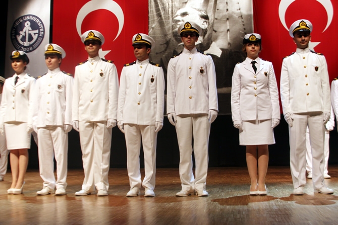 Piri Reis Üniversitesi'nde Mezuniyet Coşkusu galerisi resim 46