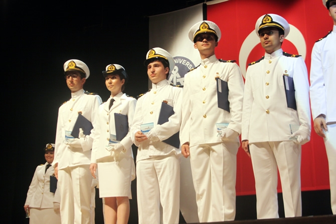 Piri Reis Üniversitesi'nde Mezuniyet Coşkusu galerisi resim 47