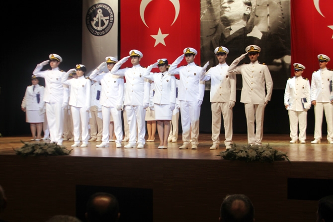 Piri Reis Üniversitesi'nde Mezuniyet Coşkusu galerisi resim 48