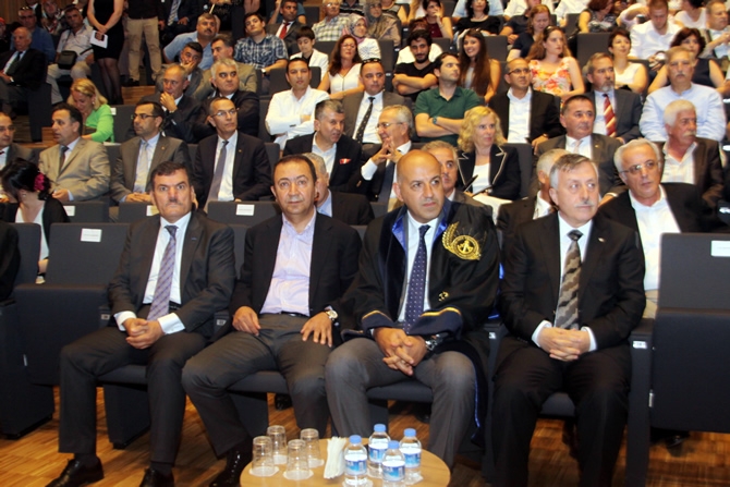 Piri Reis Üniversitesi'nde Mezuniyet Coşkusu galerisi resim 5