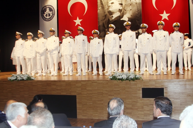 Piri Reis Üniversitesi'nde Mezuniyet Coşkusu galerisi resim 50
