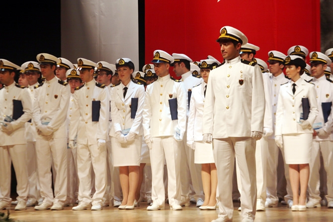 Piri Reis Üniversitesi'nde Mezuniyet Coşkusu galerisi resim 52