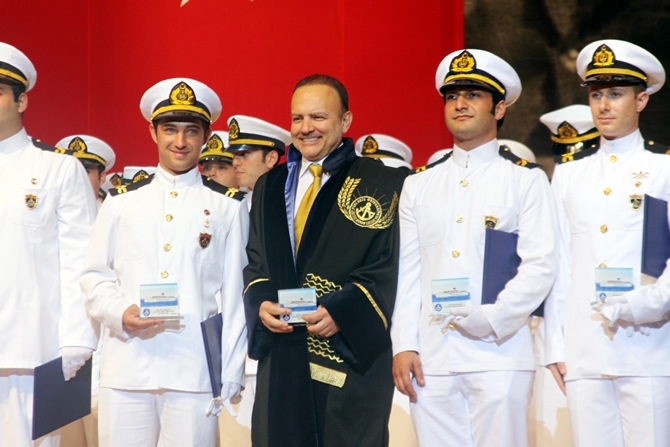 Piri Reis Üniversitesi'nde Mezuniyet Coşkusu galerisi resim 53