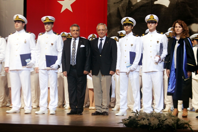 Piri Reis Üniversitesi'nde Mezuniyet Coşkusu galerisi resim 56