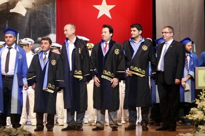 Piri Reis Üniversitesi'nde Mezuniyet Coşkusu galerisi resim 59