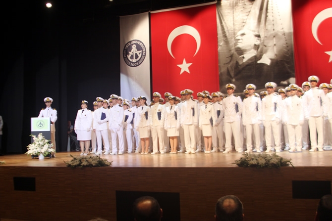 Piri Reis Üniversitesi'nde Mezuniyet Coşkusu galerisi resim 64