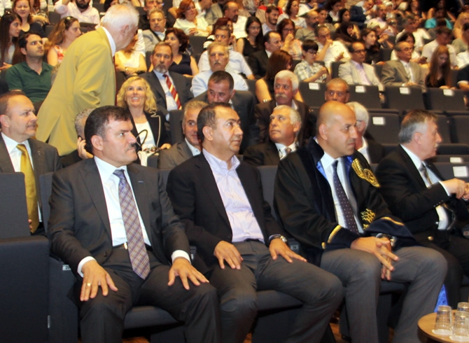 Piri Reis Üniversitesi'nde Mezuniyet Coşkusu galerisi resim 7