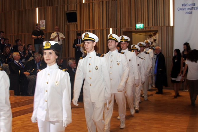 Piri Reis Üniversitesi'nde Mezuniyet Coşkusu galerisi resim 9