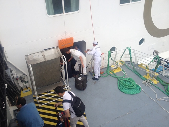 GESTAŞ, CELESTYAL CRYSTAL gemisindeki yolcuları tahliye ediyor galerisi resim 16