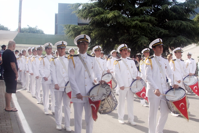 İTÜ Denizcilik Fakültesi 2015 yılı mezunlarını verdi galerisi resim 2