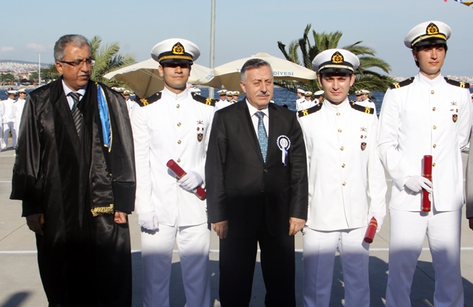 İTÜ Denizcilik Fakültesi 2015 yılı mezunlarını verdi galerisi resim 44