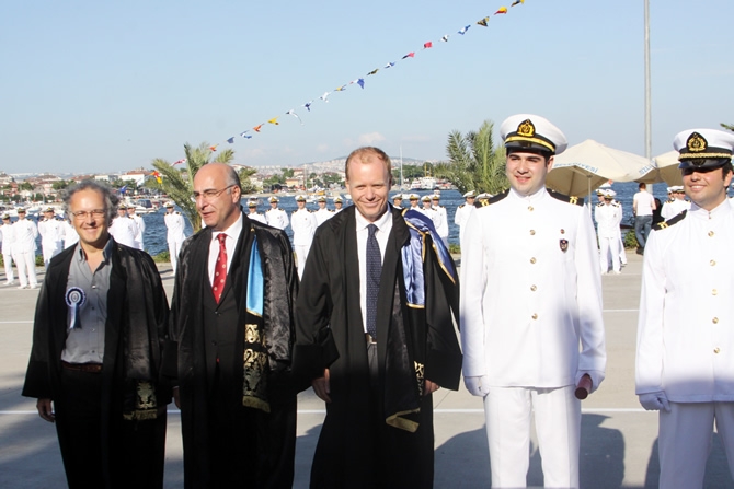 İTÜ Denizcilik Fakültesi 2015 yılı mezunlarını verdi galerisi resim 45