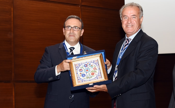 Göçmen Sorunu Konferansı'na katkı sağlayan isimlere Plaket verildi galerisi resim 7