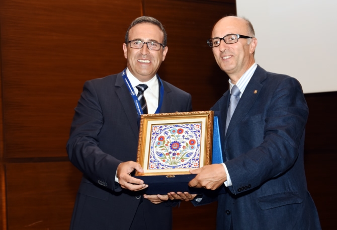 Göçmen Sorunu Konferansı'na katkı sağlayan isimlere Plaket verildi galerisi resim 8