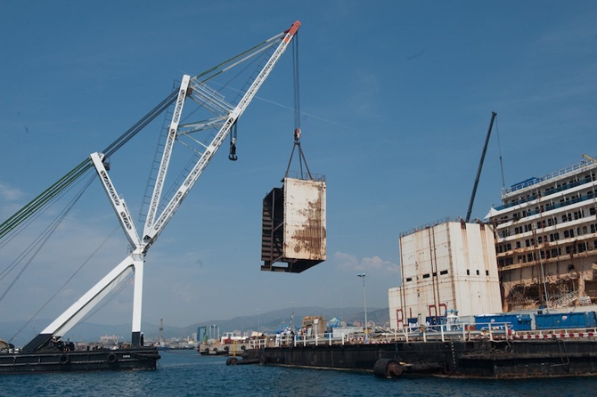 Costa Concordia'nın sökümü devam ediyor galerisi resim 2