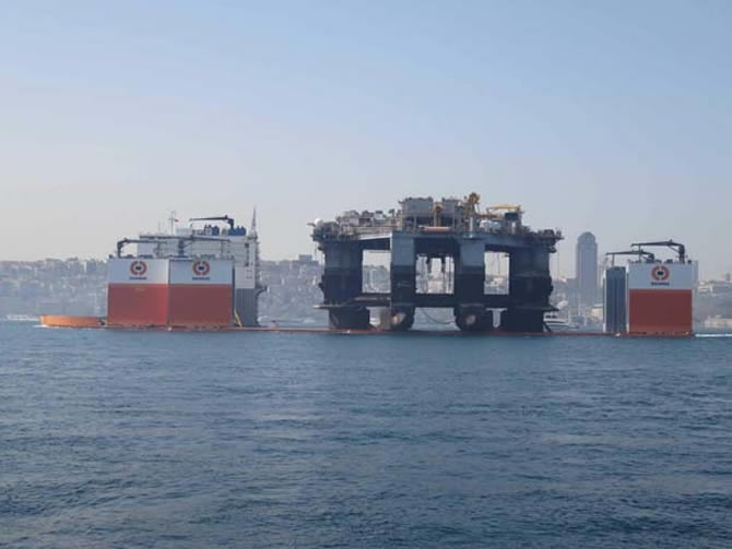 Platform taşıyıcı gemi Dockwise Vanguard, İstanbul Boğazı’ndan geçti galerisi resim 2