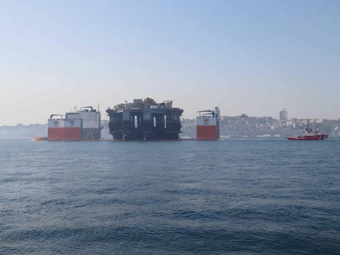 Platform taşıyıcı gemi Dockwise Vanguard, İstanbul Boğazı’ndan geçti galerisi resim 4
