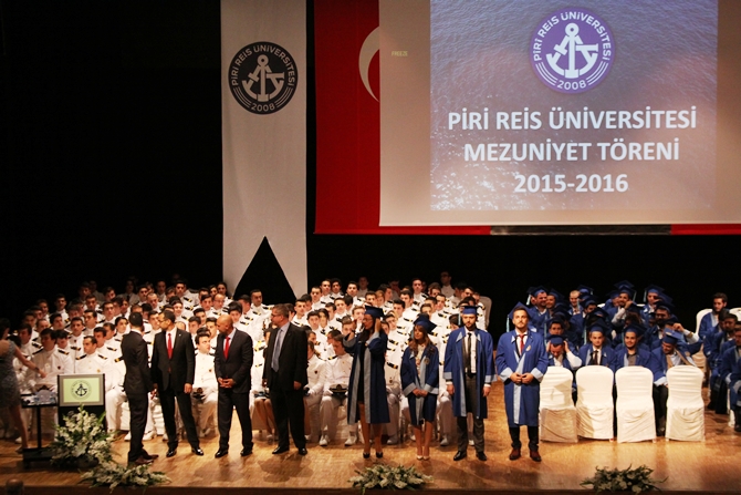 Piri Reis Üniversitesi'nde 244 öğrenci mezuniyet heyecanı yaşadı galerisi resim 16