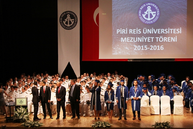 Piri Reis Üniversitesi'nde 244 öğrenci mezuniyet heyecanı yaşadı galerisi resim 16