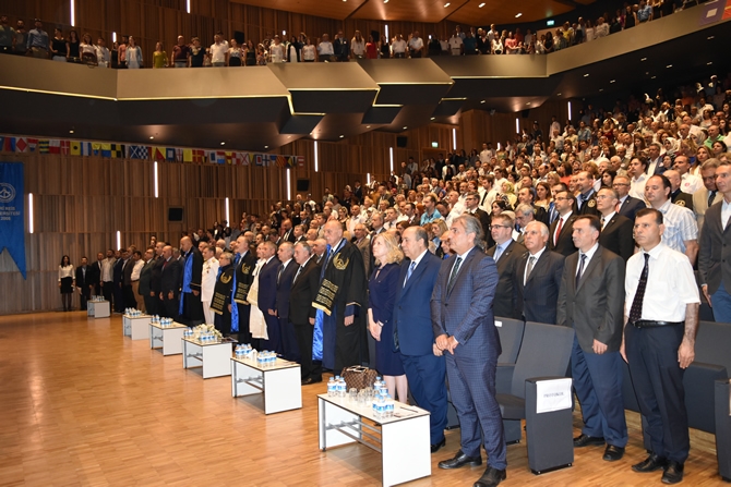 Piri Reis Üniversitesi'nde 244 öğrenci mezuniyet heyecanı yaşadı galerisi resim 19