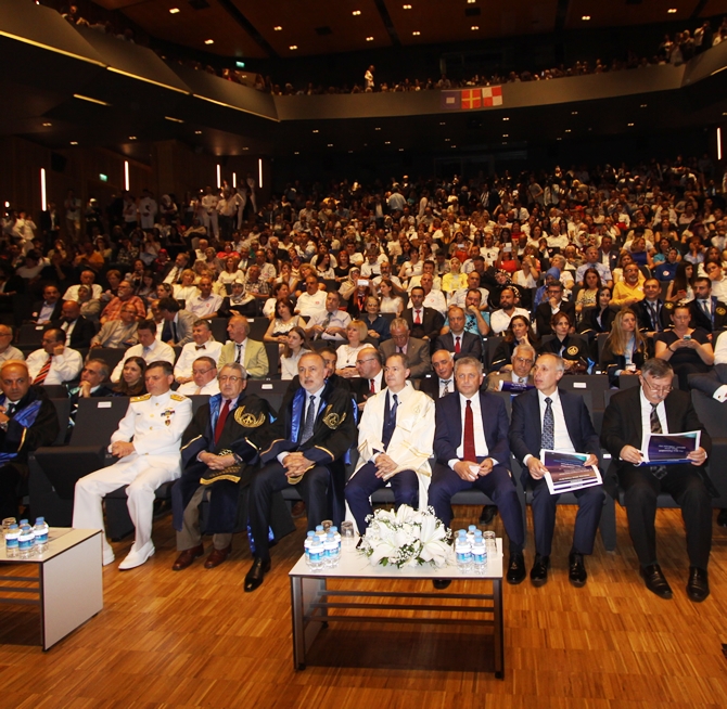 Piri Reis Üniversitesi'nde 244 öğrenci mezuniyet heyecanı yaşadı galerisi resim 6