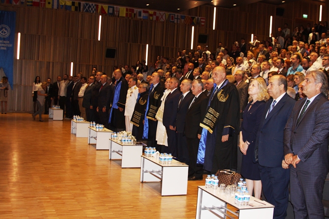 Piri Reis Üniversitesi'nde 244 öğrenci mezuniyet heyecanı yaşadı galerisi resim 7