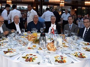 Türk denizcilik sektörü İMEAK DTO'nun düzenlediği iftar yemeğinde b