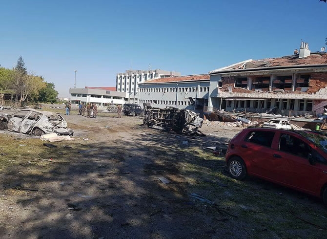 Gölbaşı'ndaki hain saldırıda 42 polis şehit oldu galerisi resim 2