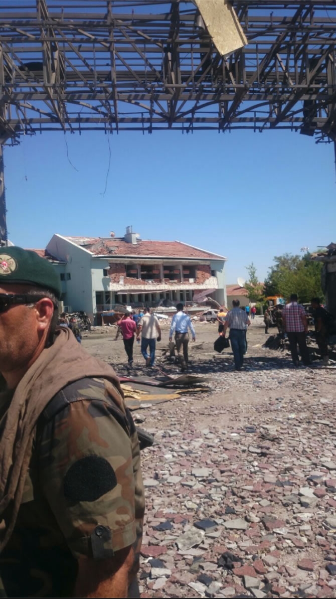 Gölbaşı'ndaki hain saldırıda 42 polis şehit oldu galerisi resim 3