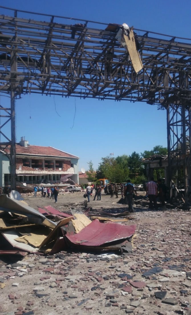 Gölbaşı'ndaki hain saldırıda 42 polis şehit oldu galerisi resim 5