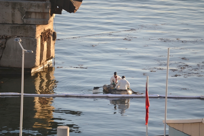 İzmit Körfezi'nde sızan petrol deniz kirliliğine neden oldu galerisi resim 33