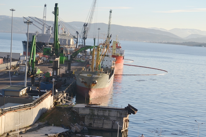 İzmit Körfezi'nde sızan petrol deniz kirliliğine neden oldu galerisi resim 39