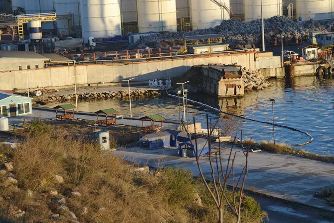 İzmit Körfezi'nde sızan petrol deniz kirliliğine neden oldu galerisi resim 54