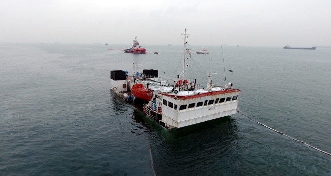 Zeytinburnu'da batan gemide, yakıt sızıntısı alarmı verildi galerisi resim 1