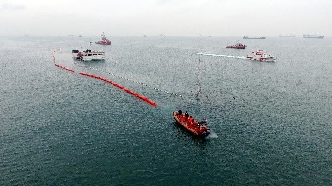 Zeytinburnu'da batan gemide, yakıt sızıntısı alarmı verildi galerisi resim 11
