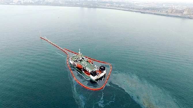 Zeytinburnu'da batan gemide, yakıt sızıntısı alarmı verildi galerisi resim 5