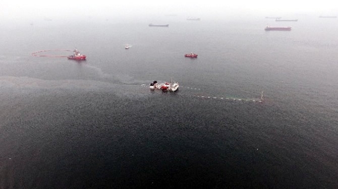 Zeytinburnu'da batan gemide, yakıt sızıntısı alarmı verildi galerisi resim 7