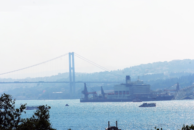 Dünyanın en büyük gemisi İstanbul Boğazı'ndan geçti galerisi resim 14