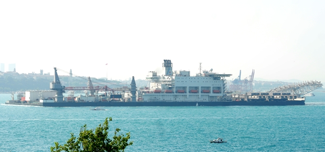 Dünyanın en büyük gemisi İstanbul Boğazı'ndan geçti galerisi resim 6