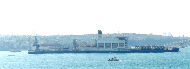Dünyanın en büyük gemisi İstanbul Boğazı'ndan geçti galerisi resim 7
