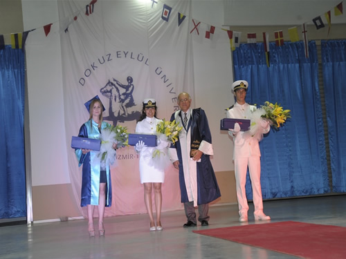 DEÜ Denizcilik Fakültesi'nde mezuniyet sevinci galerisi resim 10