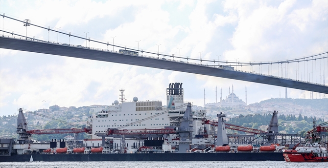 Pioneering Spirit, İstanbul Boğazı'ndan geçti galerisi resim 12