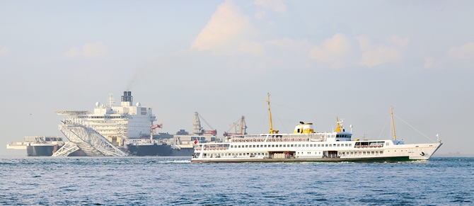 Pioneering Spirit, İstanbul Boğazı'ndan geçti galerisi resim 15