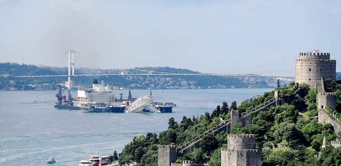 Pioneering Spirit, İstanbul Boğazı'ndan geçti galerisi resim 18