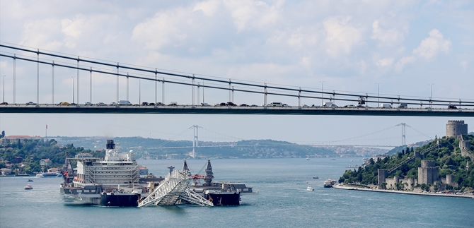 Pioneering Spirit, İstanbul Boğazı'ndan geçti galerisi resim 19