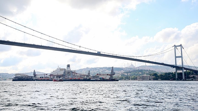 Pioneering Spirit, İstanbul Boğazı'ndan geçti galerisi resim 3